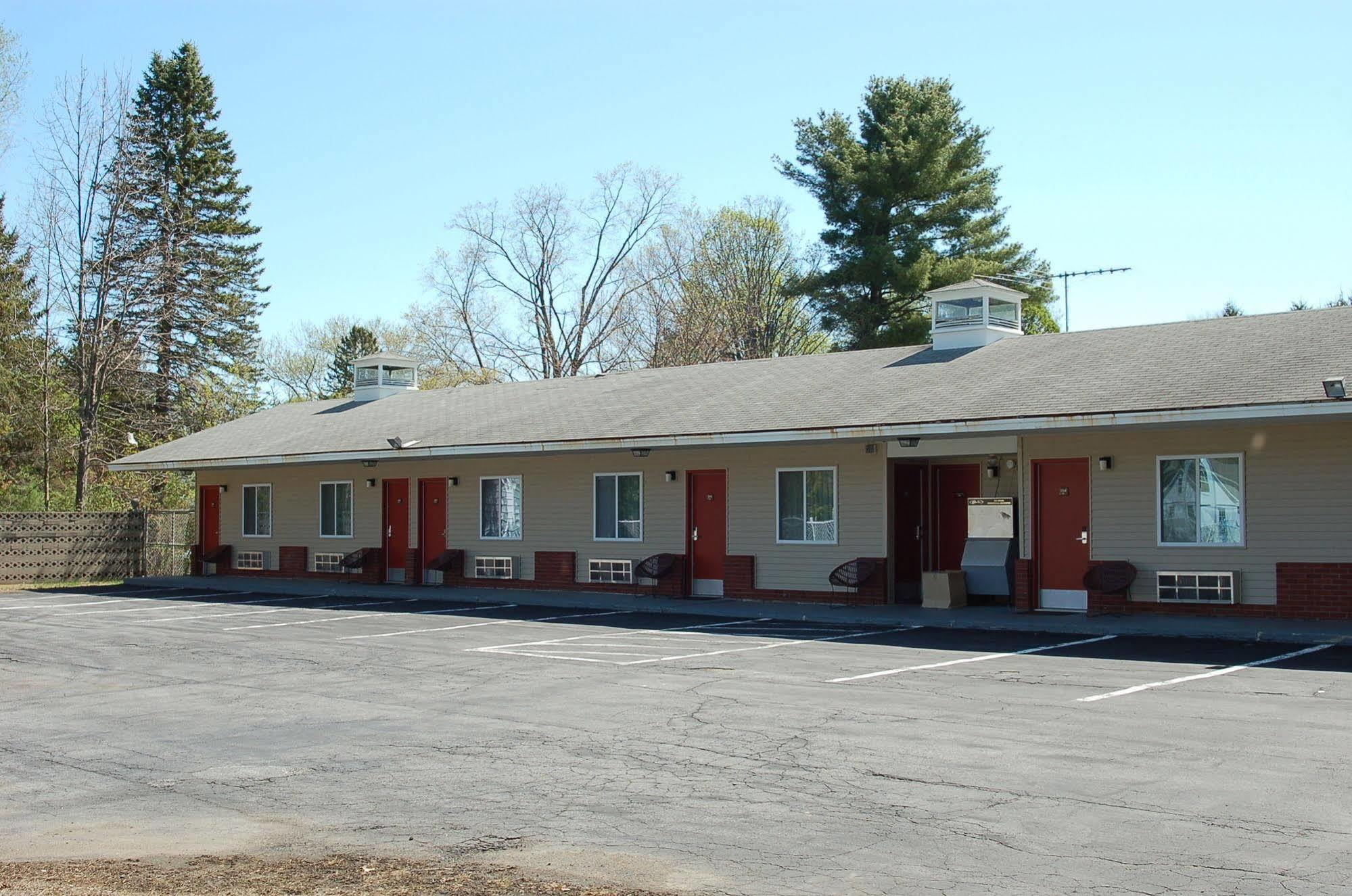 Budgetel Inn Glens Falls-Lake George-Saratoga Exterior foto