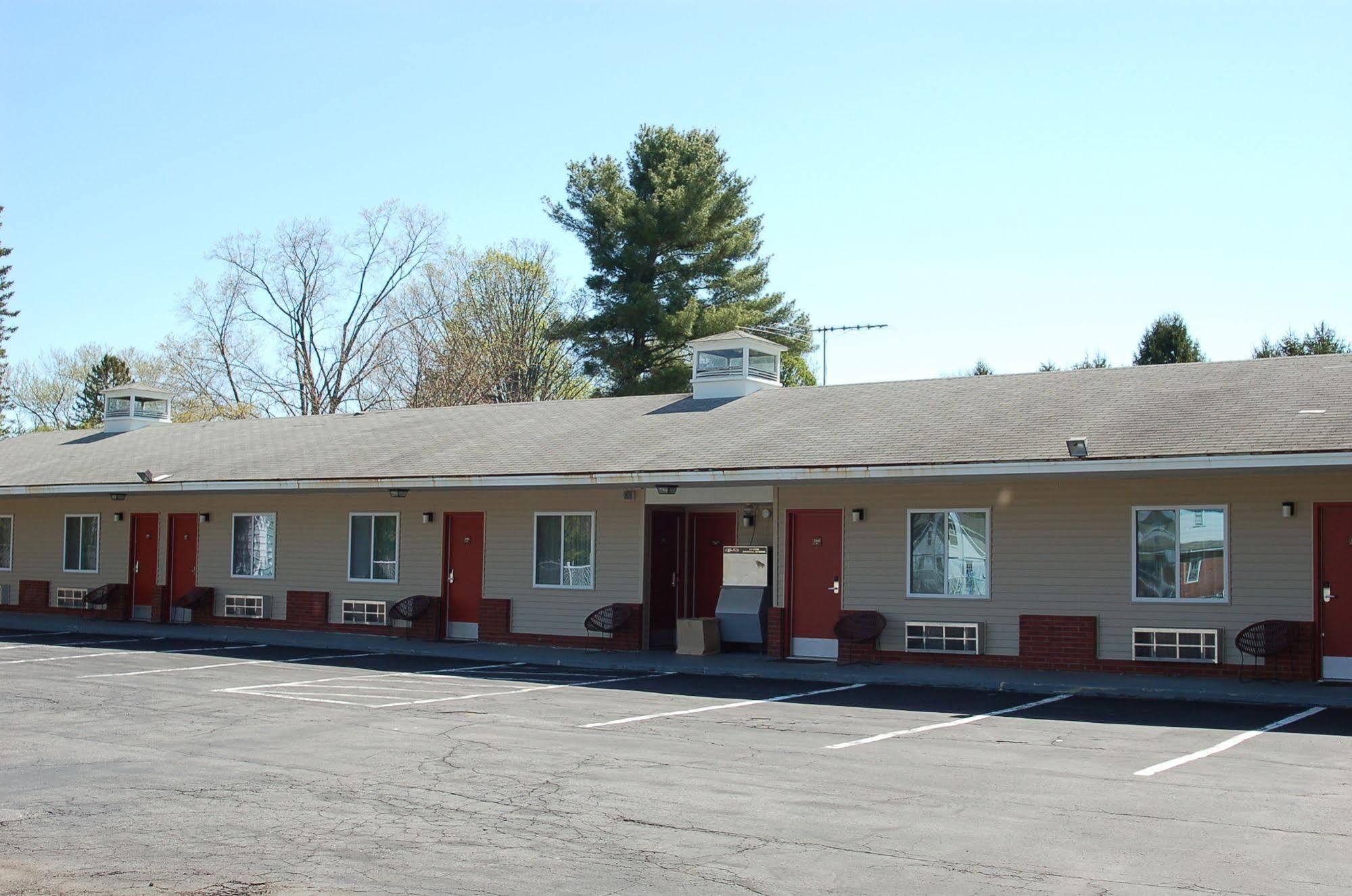 Budgetel Inn Glens Falls-Lake George-Saratoga Exterior foto