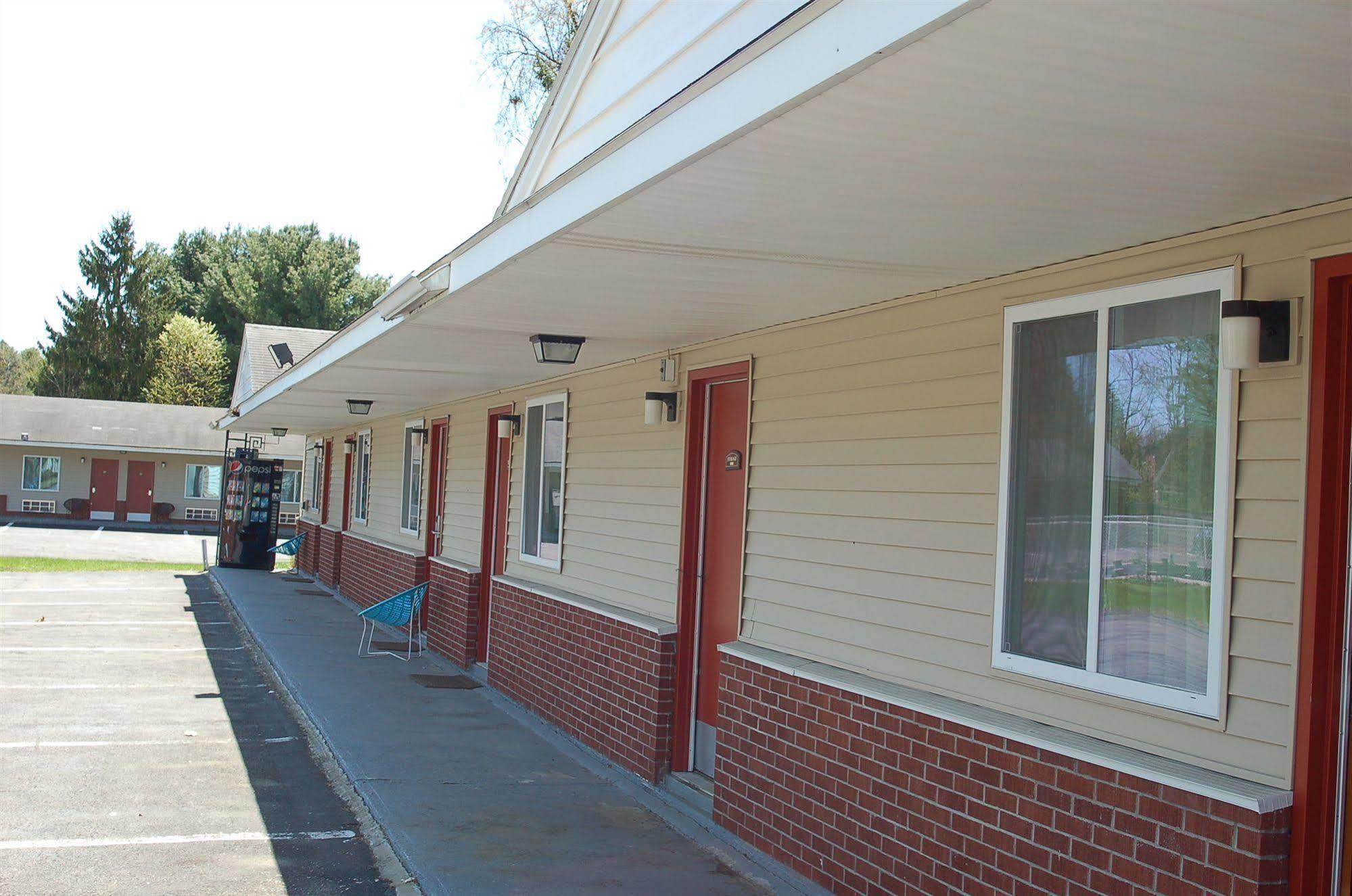 Budgetel Inn Glens Falls-Lake George-Saratoga Exterior foto