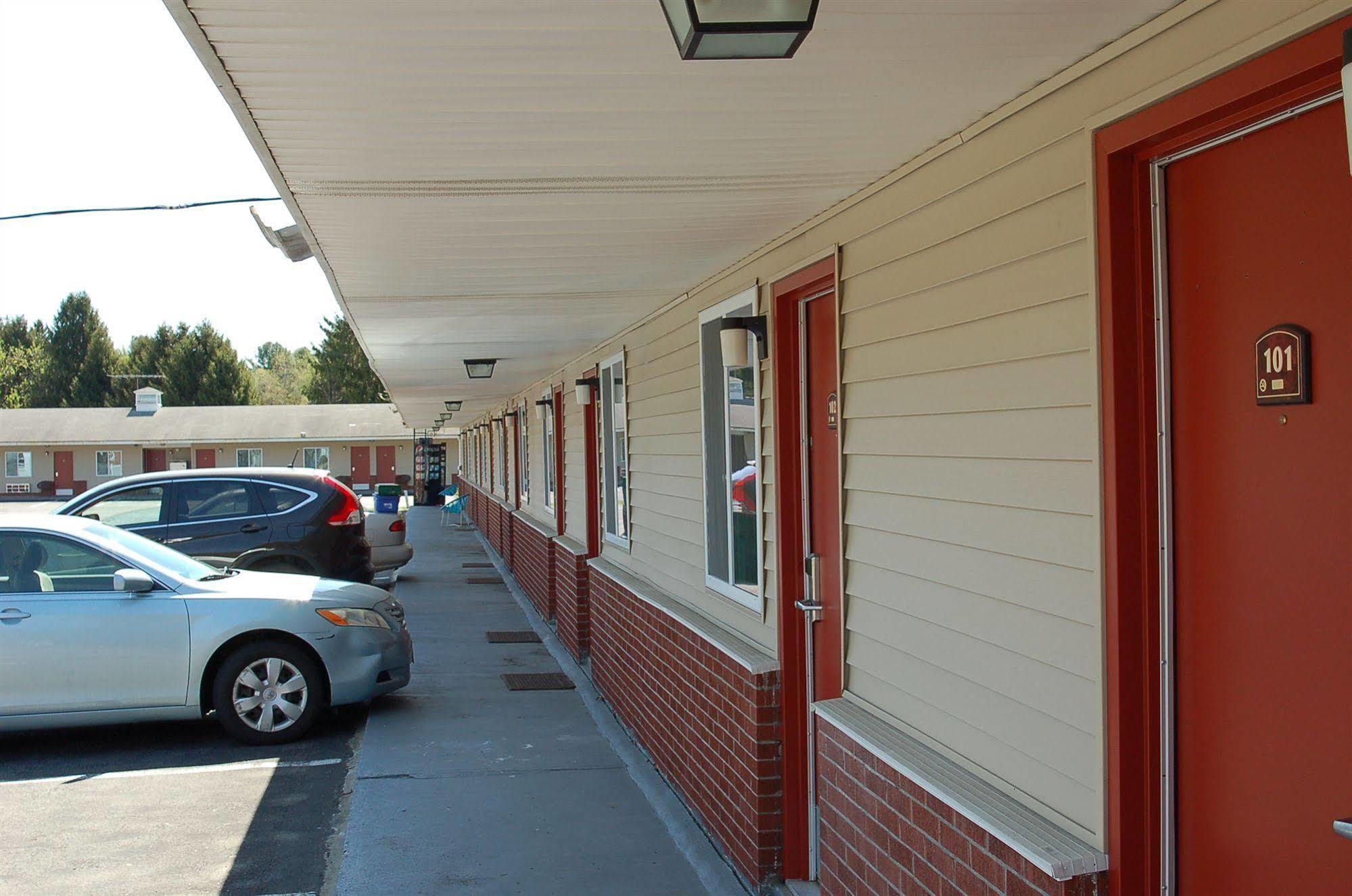 Budgetel Inn Glens Falls-Lake George-Saratoga Exterior foto