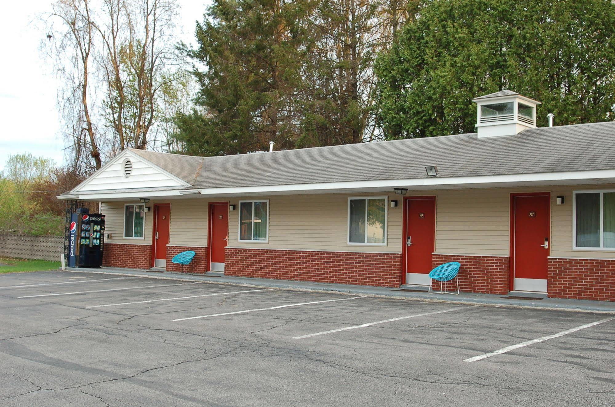 Budgetel Inn Glens Falls-Lake George-Saratoga Exterior foto